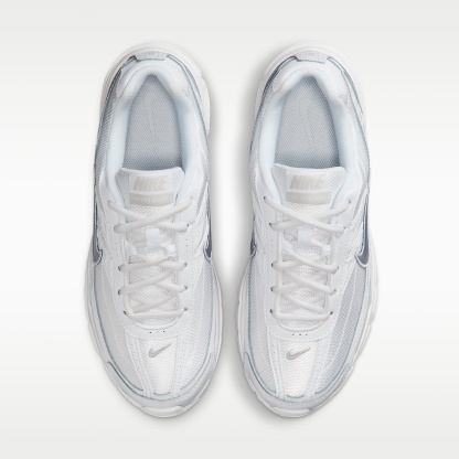 Nike Initiator Damenschuh – Weiß/Photon Dust/Metallic Silver