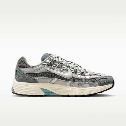 Nike P-6000 Schuh – Flat Pewter/Light Iron Ore/Metallic Silver/Weiß