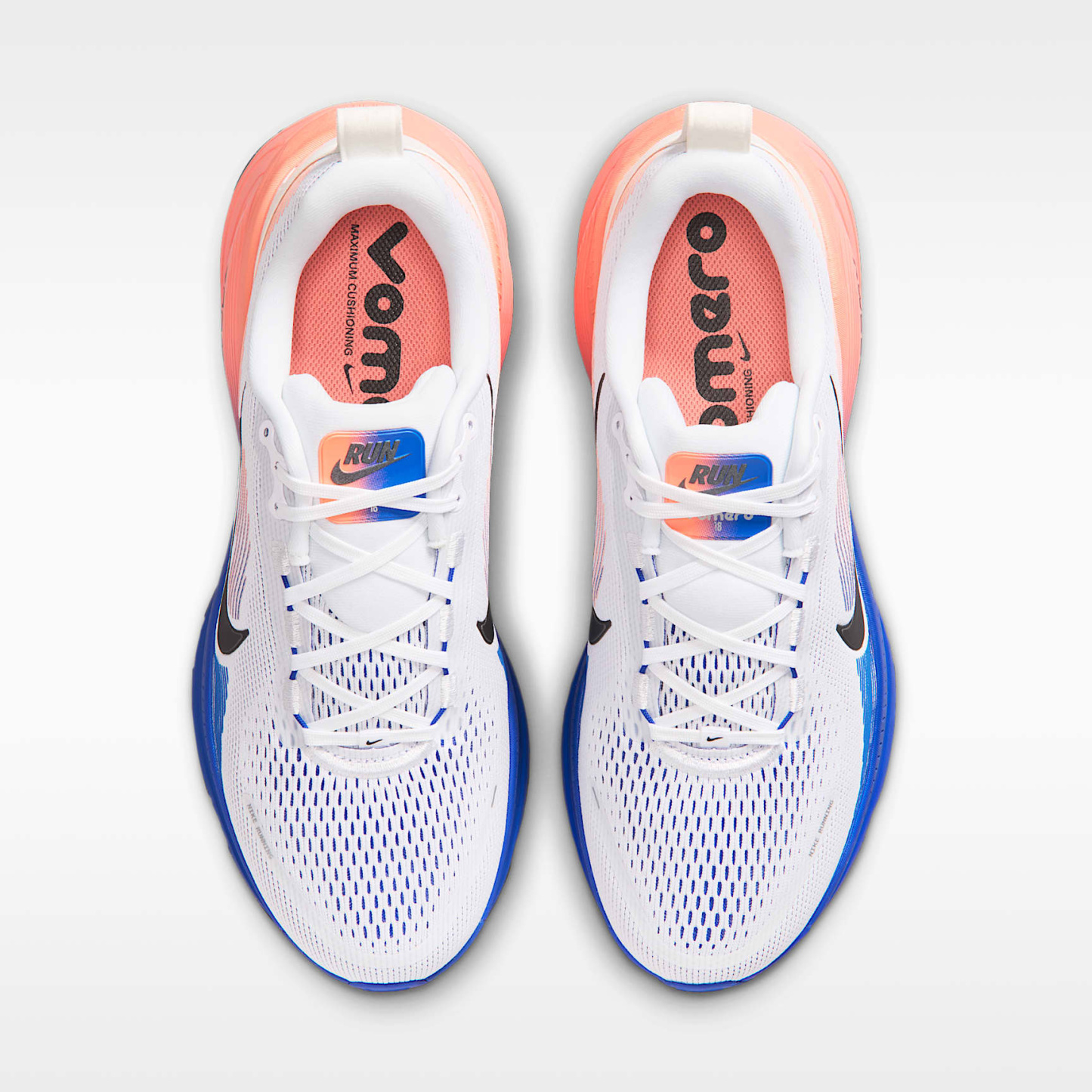 Nike Vomero 18 Straßenlaufschuh (Herren) – Weiß/Racer Blue/Atomic Pink/Schwarz
