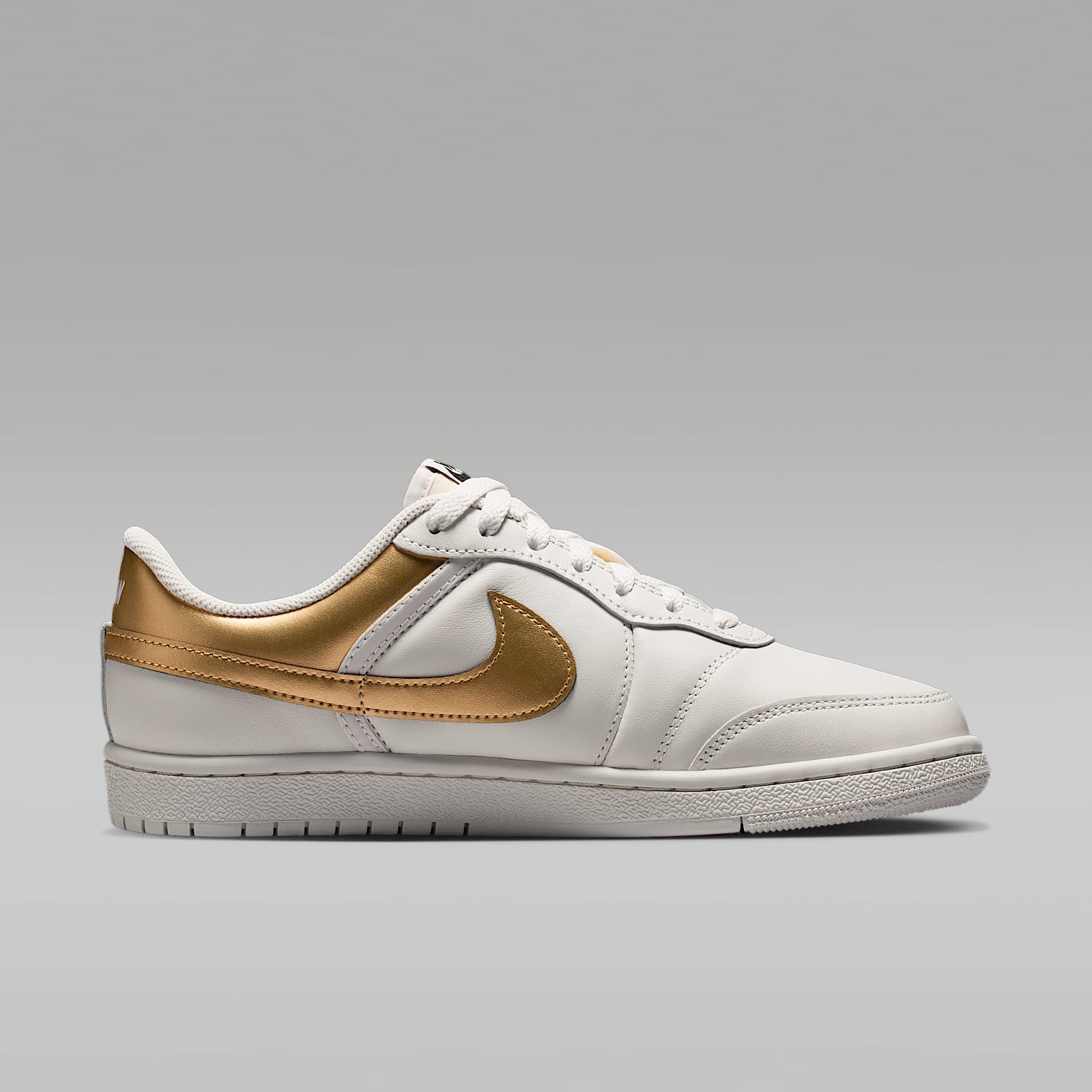 Air Jordan Skyline Low Damenschuh – Swan/Schwarz/Metallic Gold