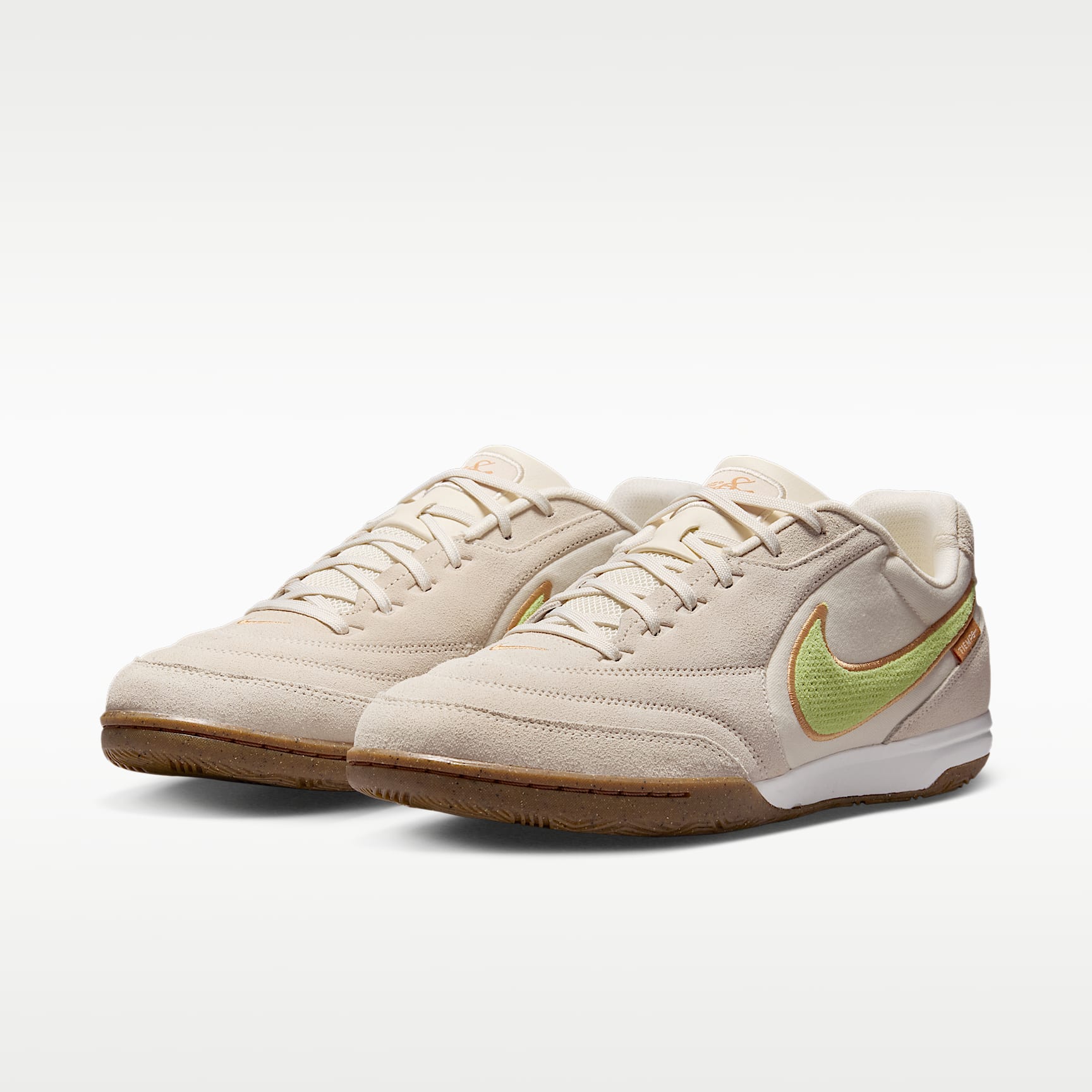 Nike Tiempo Streetgato PRM Low-Top-Fußballschuh für Hallen- und Hartplätze – Chalk/Moon Particle/Lemon Venom
