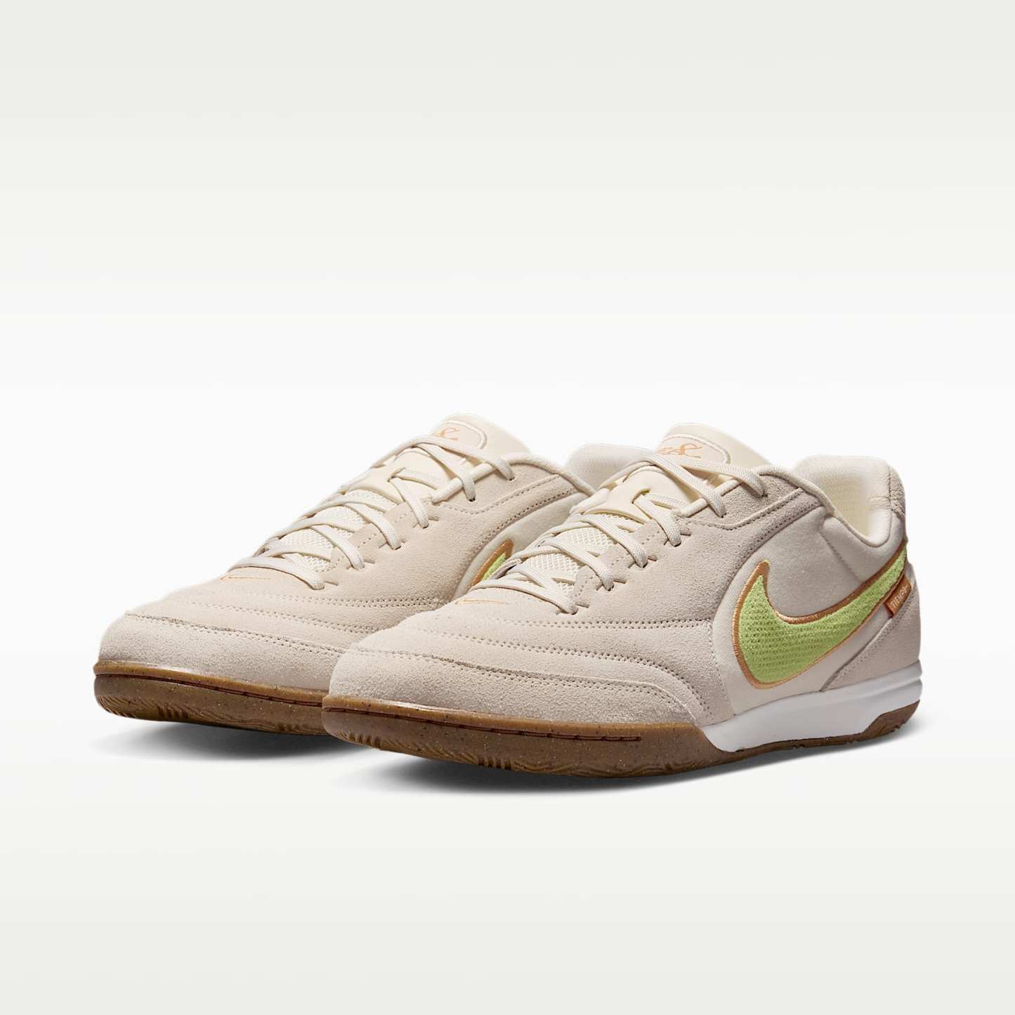 Nike Tiempo Streetgato PRM Low-Top-Fußballschuh für Hallen- und Hartplätze – Chalk/Moon Particle/Lemon Venom