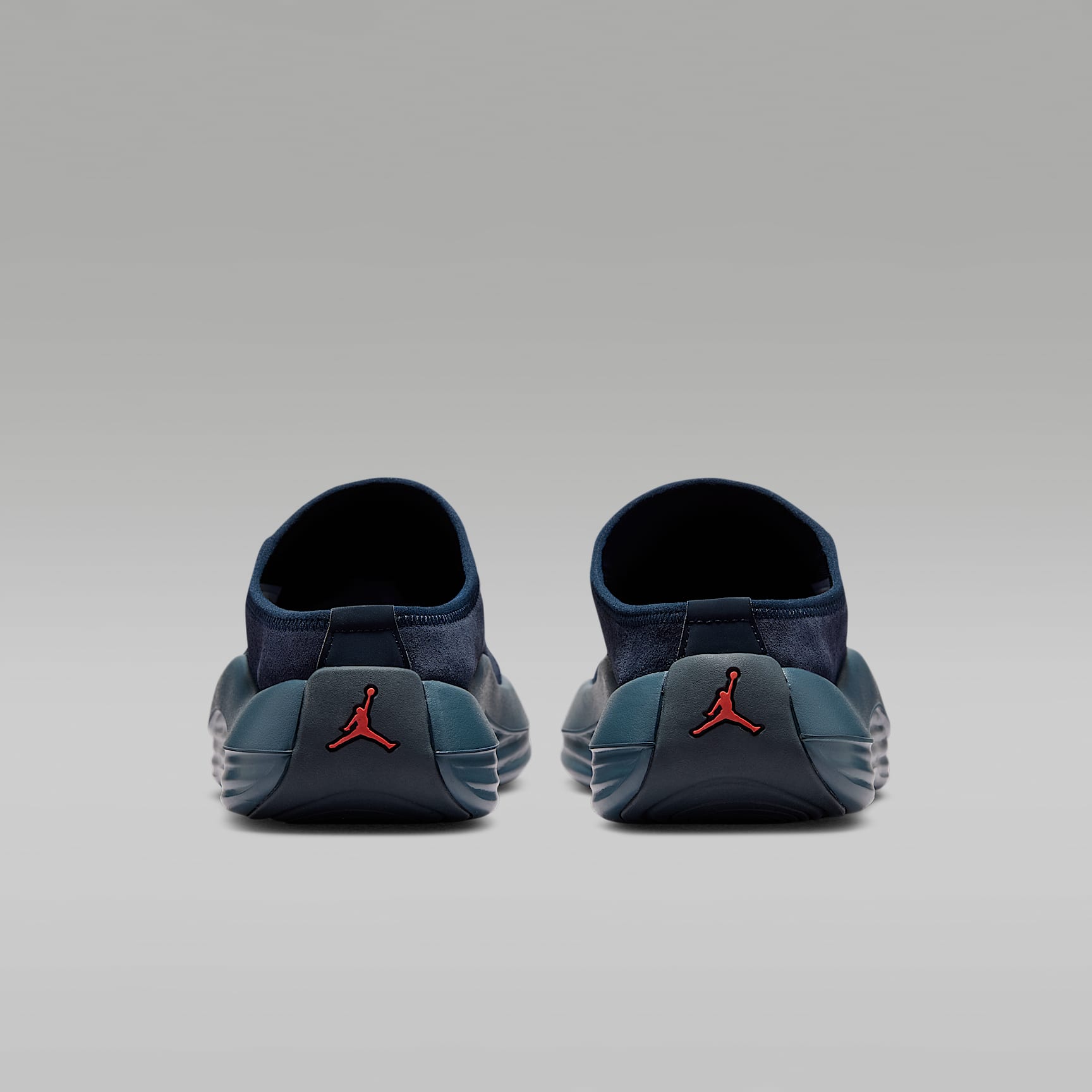 Jordan Future Mules (Herren) – Dark Obsidian/Blue Fox/Picante Red