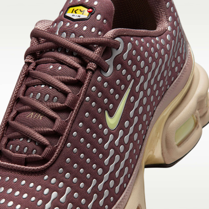 Nike Air Max Plus VII Schuh (Herren) – Plum Eclipse/Metallic Gold Grain/Schwarz/Barely Volt