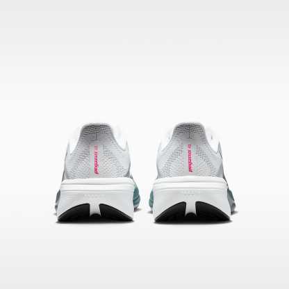 Nike Pegasus 42 Straßenlaufschuh (Herren) – Weiß/Mineral Slate/Hyper Pink/Schwarz