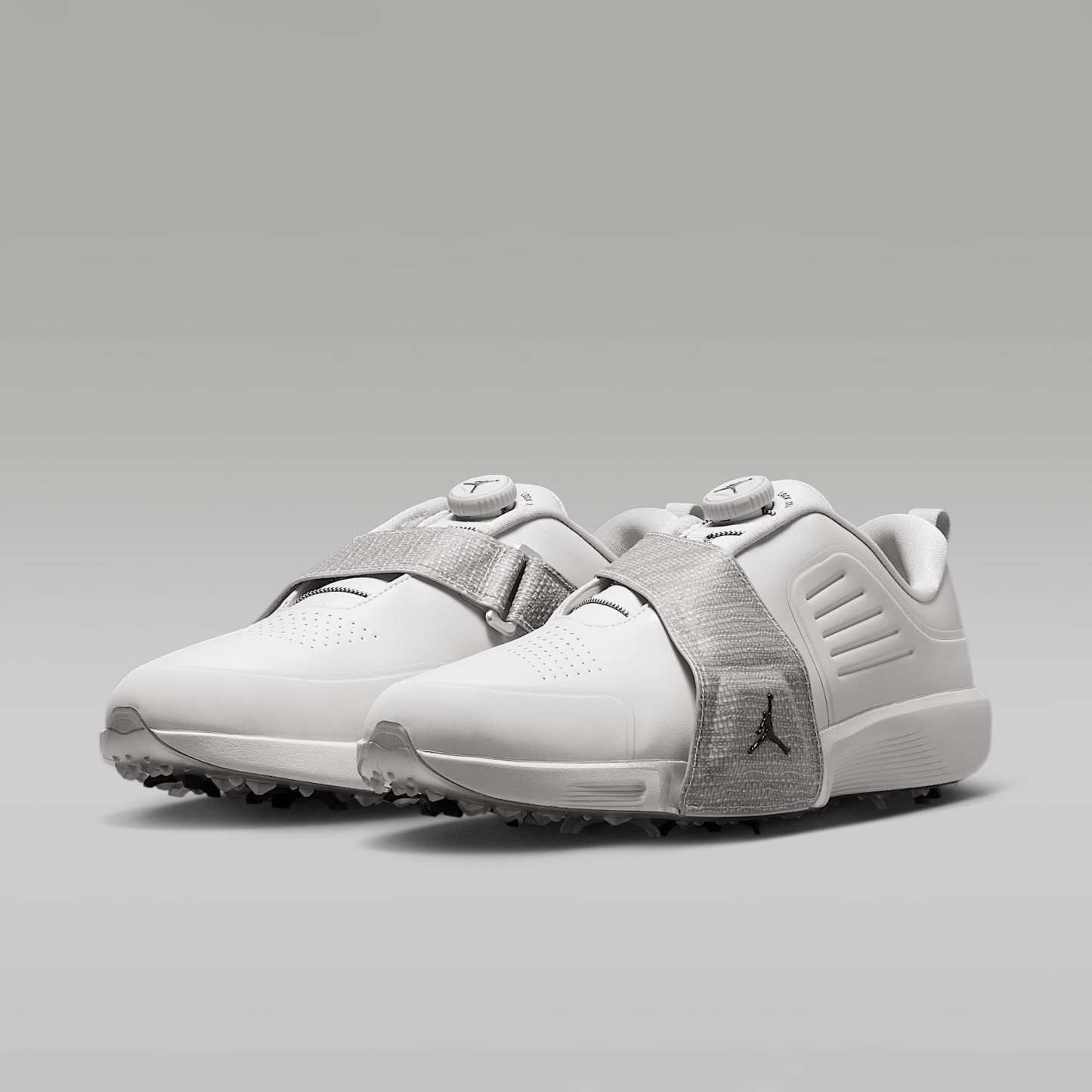 Jordan Air Rev Golfschuh – Neutral Grey/Metallic Silver/Schwarz