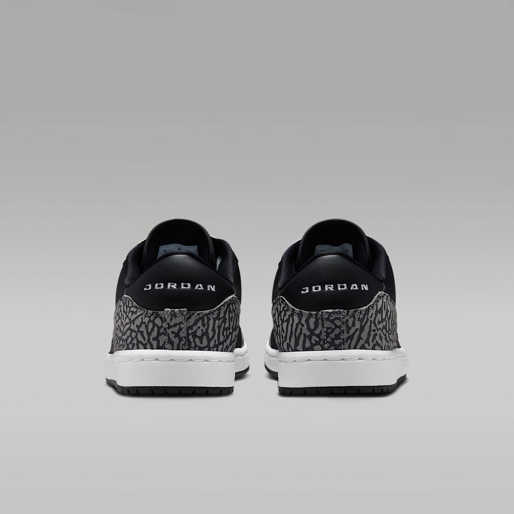 Jordan Court Connect Low SE Schuh (Herren) – Schwarz/Light Smoke Grey/Dark Grey/Weiß