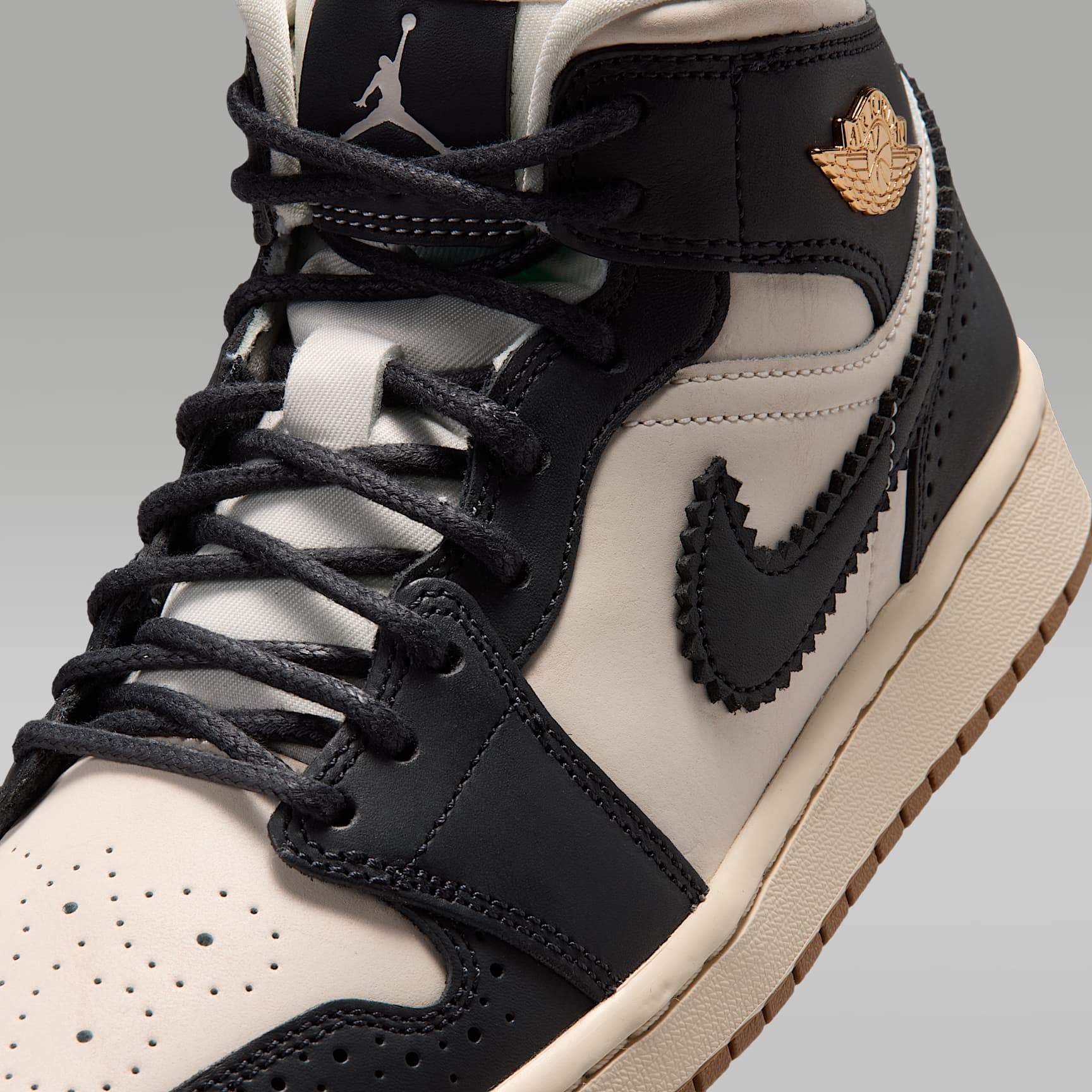 Air Jordan 1 Mid SE Schuh (Damen) – Off Noir/Chalk/Pearl White/Chalk