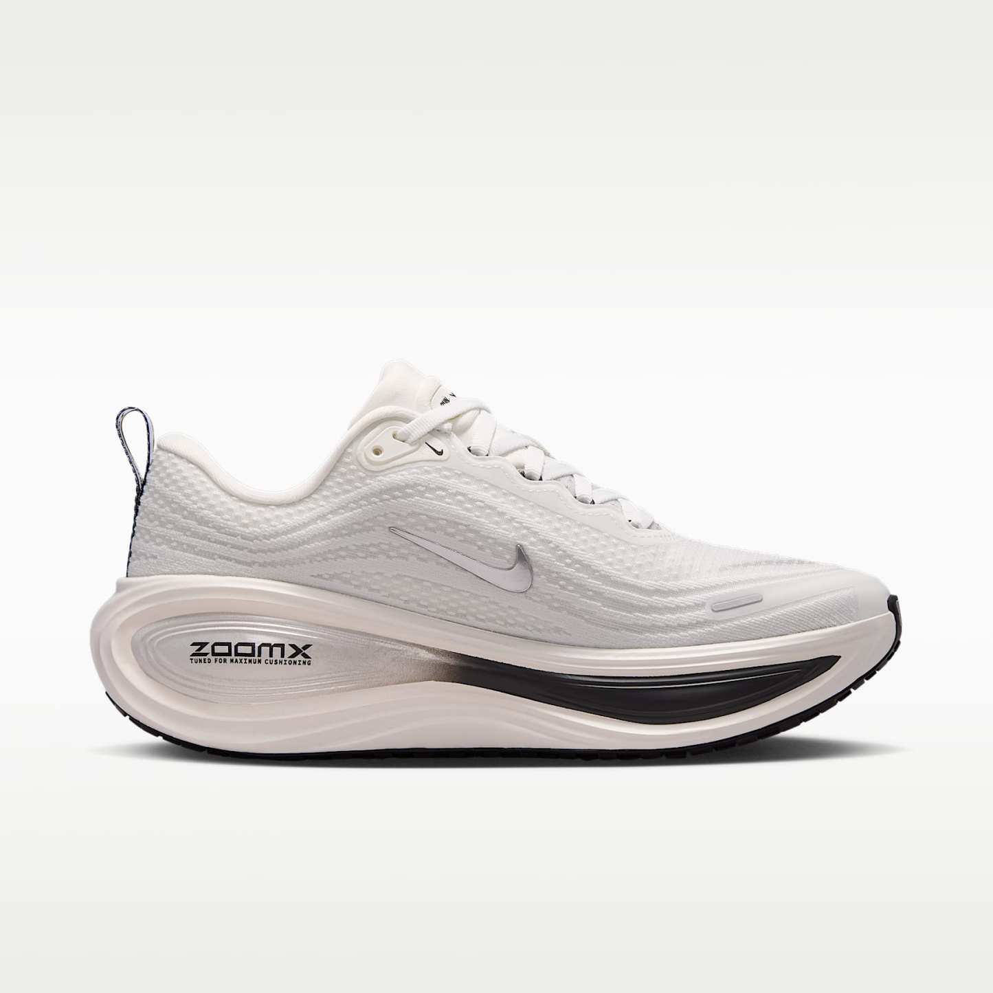Nike Vomero Plus Straßenlaufschuh (Damen) – Summit White/Sail/Anthracite/Metallic Silver