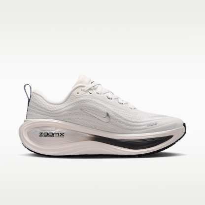 Nike Vomero Plus Straßenlaufschuh (Damen) – Summit White/Sail/Anthracite/Metallic Silver