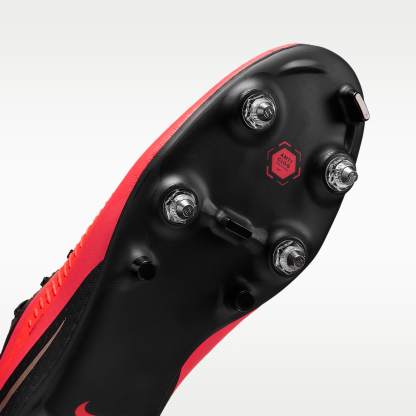 Nike Phantom 6 Low Academy Fußballschuh für weichen Rasen – Bright Crimson/Schwarz/Blur