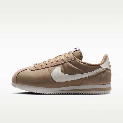 Nike Cortez Textile Schuh (Damen) – British Khaki/Schwarz/Safety Orange/Sail