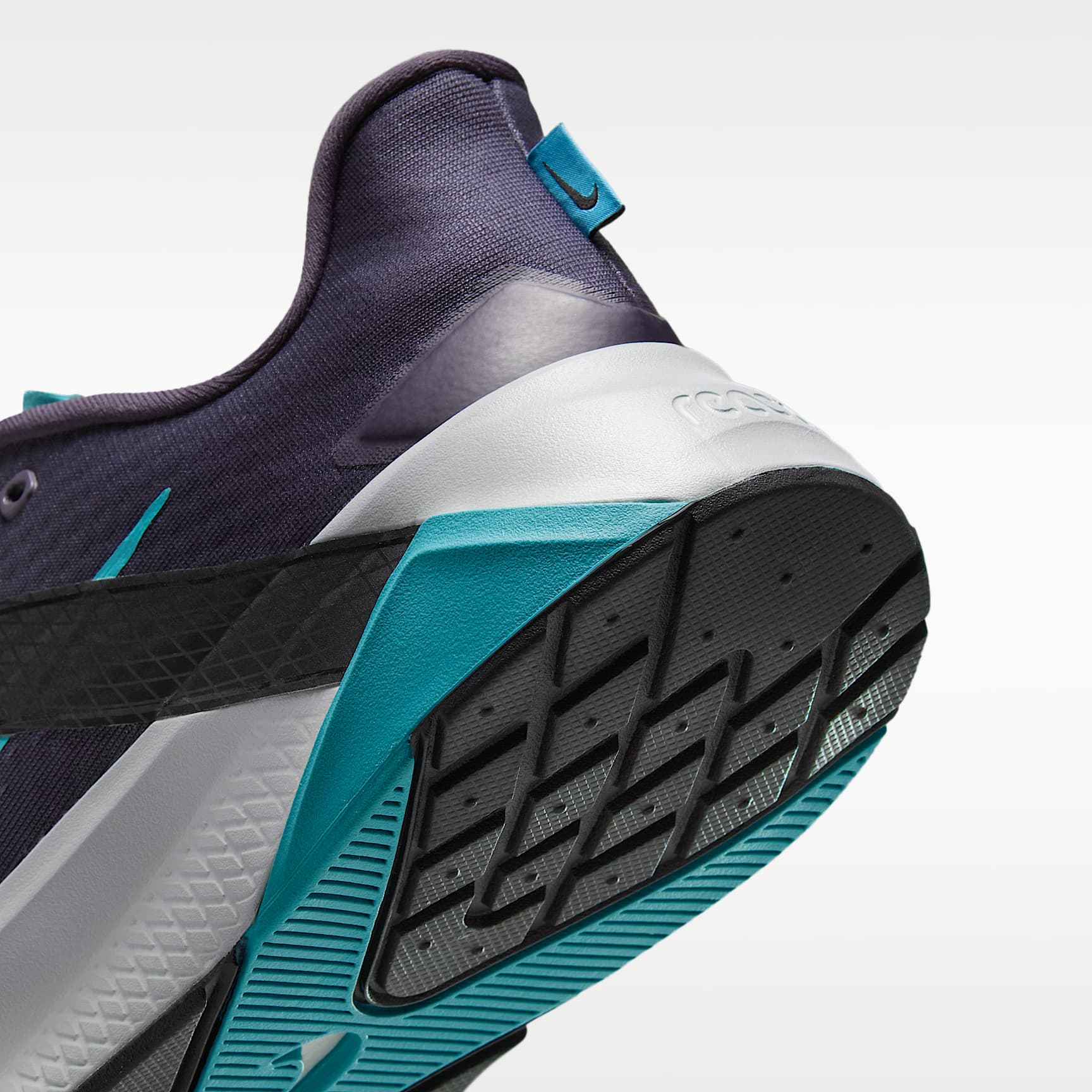 Nike Hybrid RN Trainingsschuh (Herren) – Gridiron/Schwarz/Light Silver/Dusty Cactus