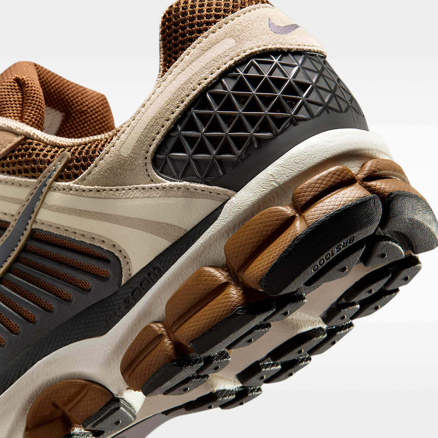 Nike Zoom Vomero 5 Herrenschuh – Light British Tan/British Khaki/Linen/Dark Smoke Grey