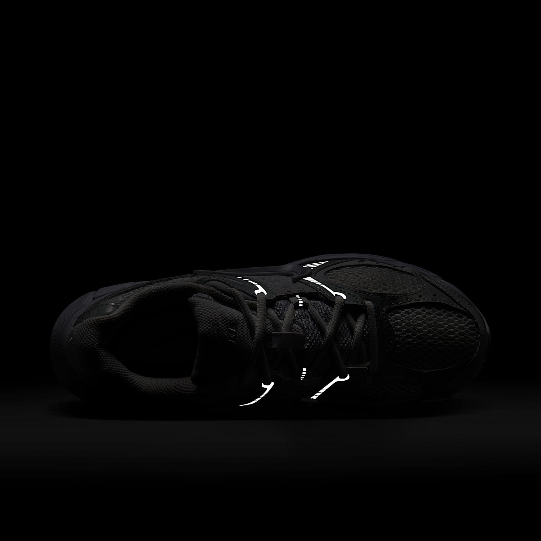 Nike V5 RNR Schuh mit reflektierenden Akzenten (Damen) – Weiß/Schwarz/Metallic Silver/Weiß