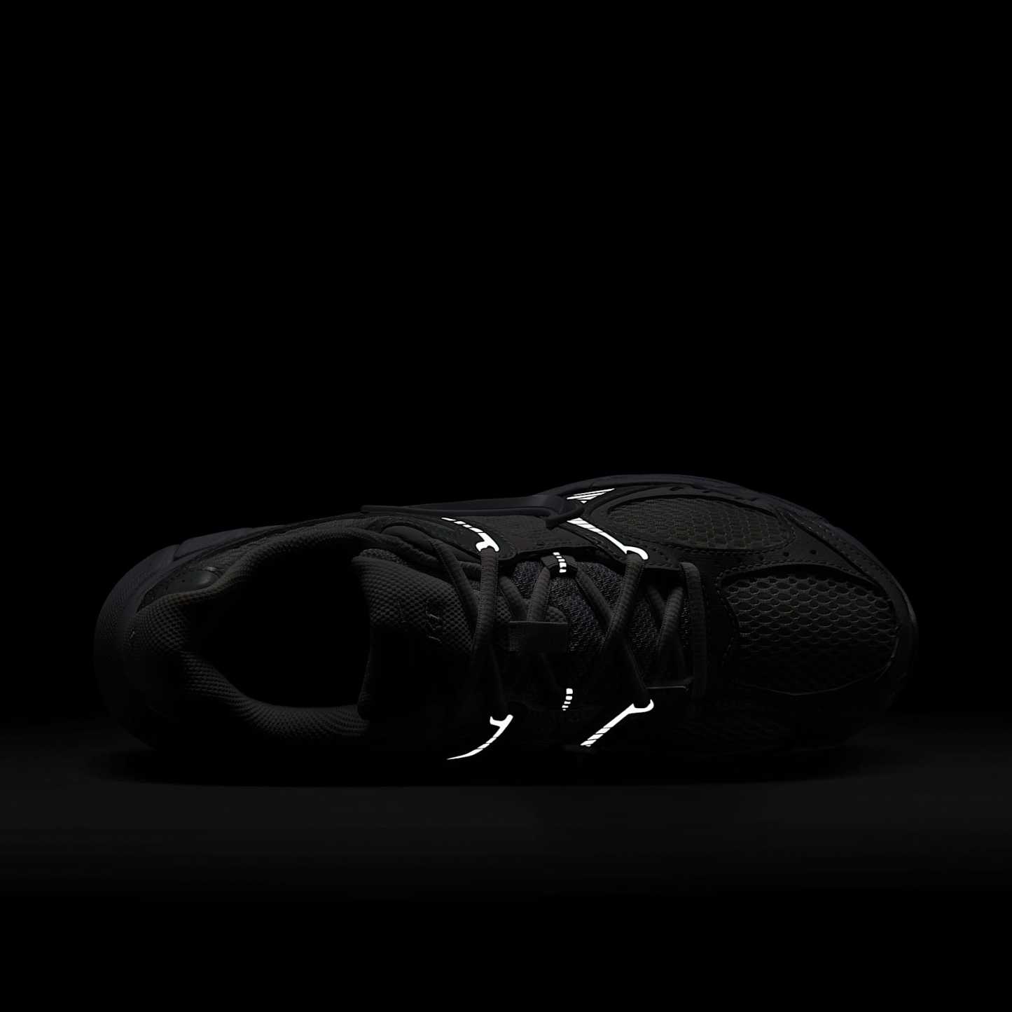 Nike V5 RNR Schuh mit reflektierenden Akzenten (Damen) – Weiß/Schwarz/Metallic Silver/Weiß