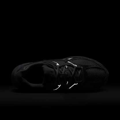 Nike V5 RNR Schuh mit reflektierenden Akzenten (Damen) – Weiß/Schwarz/Metallic Silver/Weiß