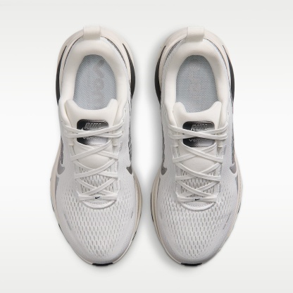Nike Vomero 18 Straßenlaufschuh (Damen) – Summit White/Sail/Photon Dust/Metallic Silver