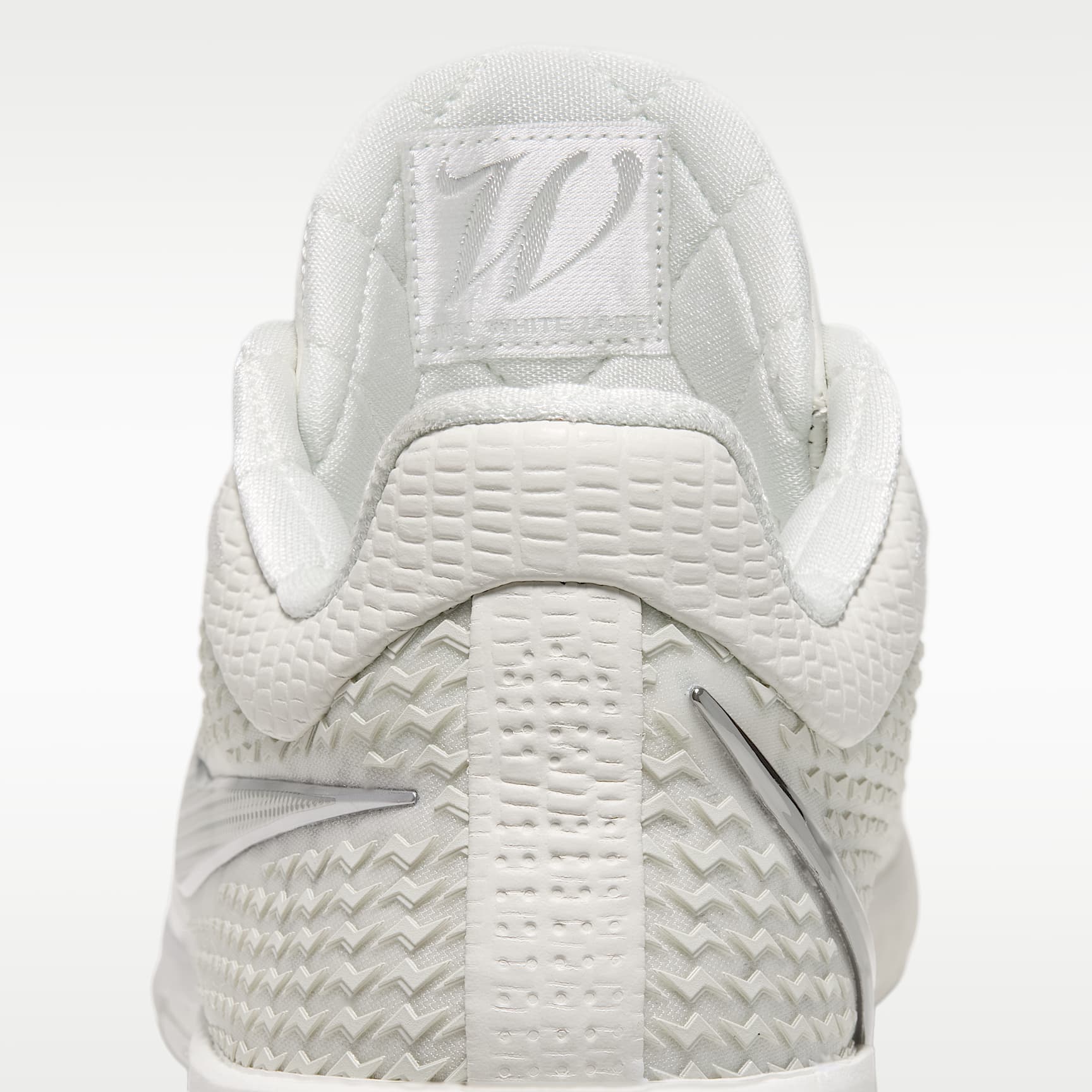 Sabrina 4 "White Label LX" Basketballschuhe – Sail/Sail/Metallic Silver