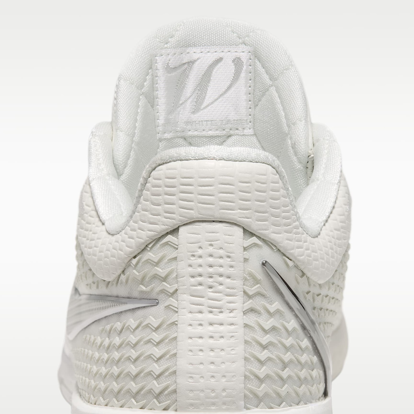 Sabrina 4 "White Label LX" Basketballschuhe – Sail/Sail/Metallic Silver
