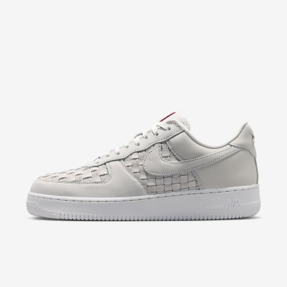 Nike Air Force 1 Low Retro Premium Schuh (Herren) – Summit White/Team Red/Metallic Silver/Summit White