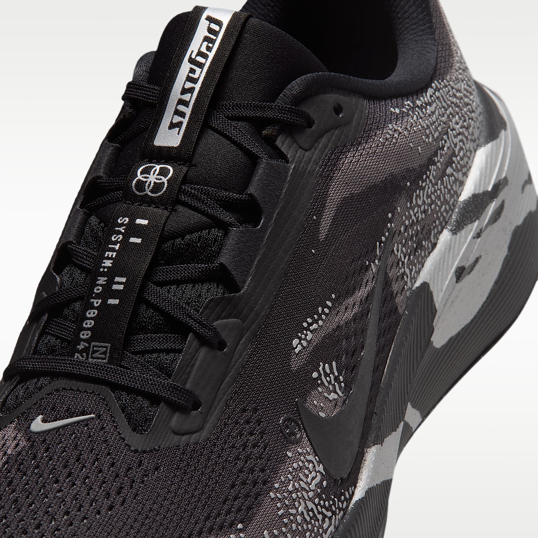 Nike Pegasus 42 Straßenlaufschuh (Herren) – Schwarz/Medium Ash/Metallic Silver/Schwarz