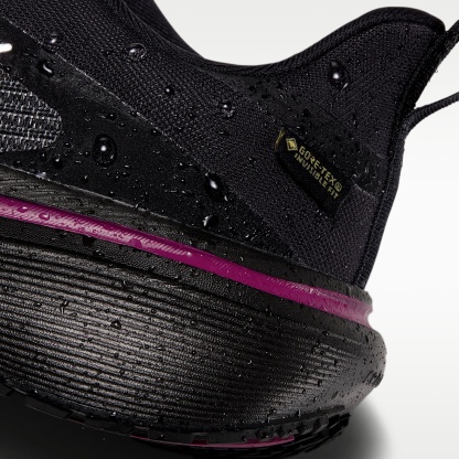 Nike Pegasus 42 GORE-TEX wasserdichter Straßenlaufschuh (Damen) – Schwarz/True Berry/Metallic Silver