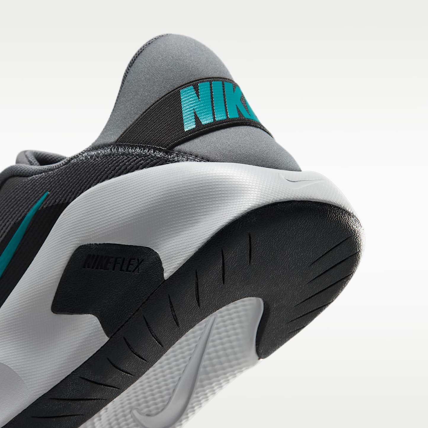 Nike Flex Train Workout-Schuh (Herren) – Smoke Grey/Anthracite/Light Smoke Grey/Energy