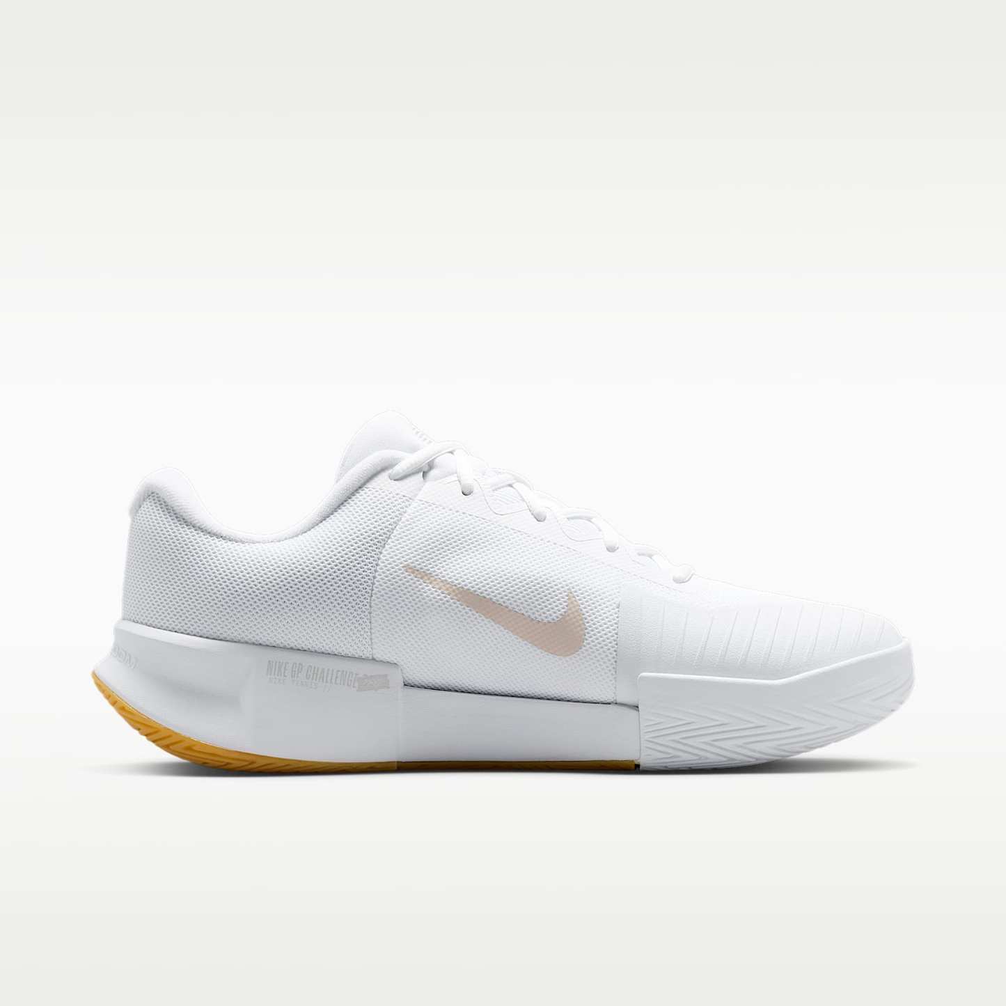 Nike GP Challenge Pro Herren-Tennisschuh für Hartplätze – Weiß/Summit White/Linen/Light Orewood Brown
