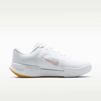 Nike GP Challenge Pro Herren-Tennisschuh für Hartplätze – Weiß/Summit White/Linen/Light Orewood Brown