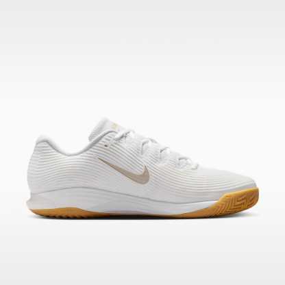 Nike Vapor 12 Clay Court Tennisschuh (Herren) – Weiß/Summit White/Linen/Light Orewood Brown