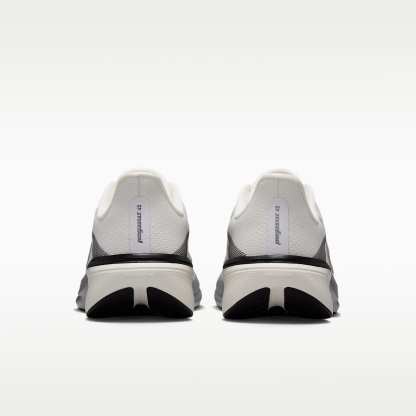 Nike Pegasus 42 Straßenlaufschuh (Damen) – Summit White/Sail/Schwarz/Metallic Silver