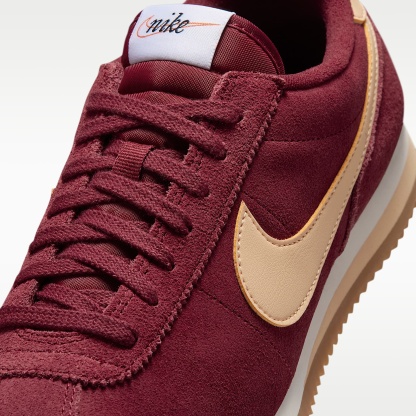 Nike Cortez Schuh (Damen) – Team Red/Sail/Gum Light Brown/Ice Peach