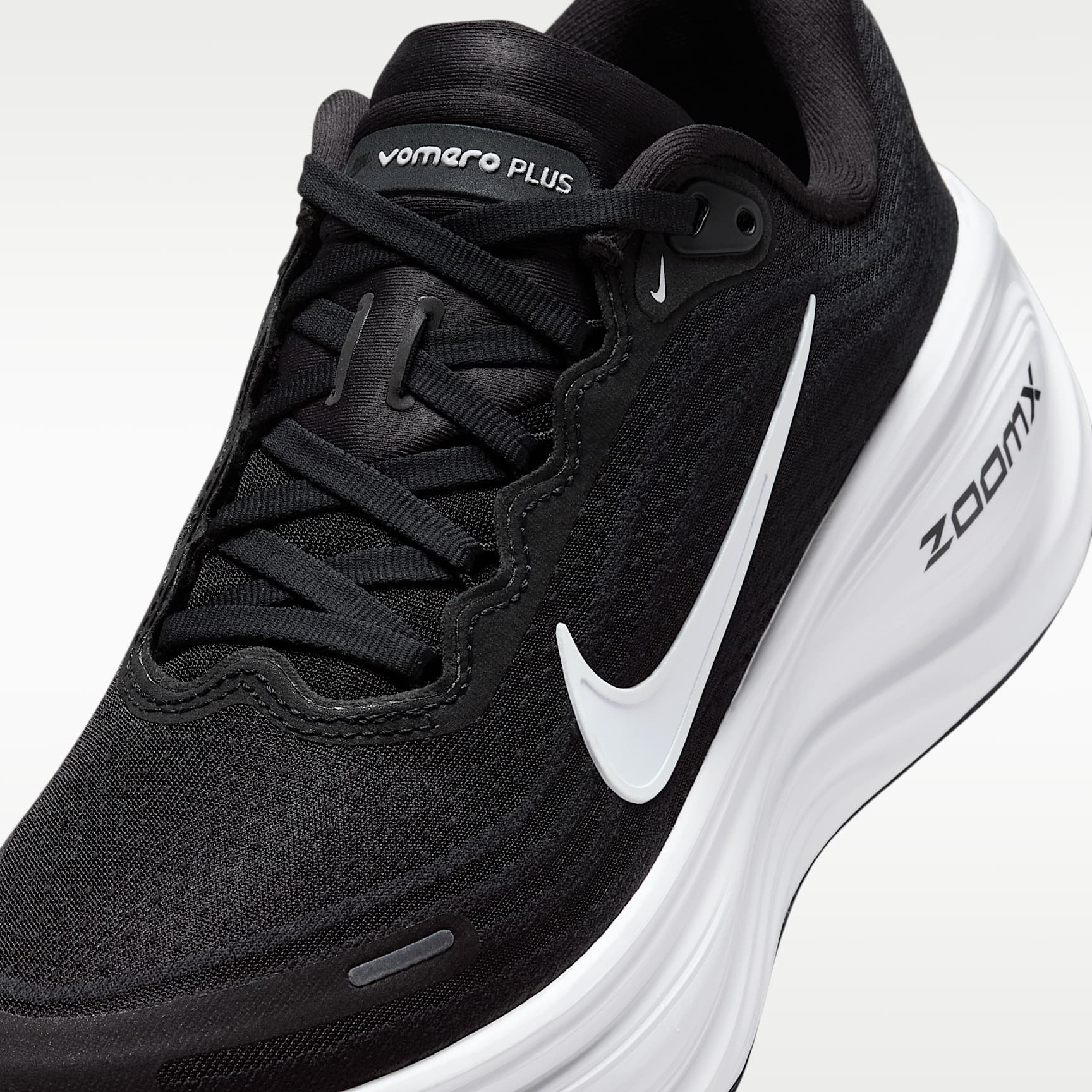 Nike Vomero Plus Straßenlaufschuh (Damen) – Schwarz/Cool Grey/Metallic Dark Grey/Weiß