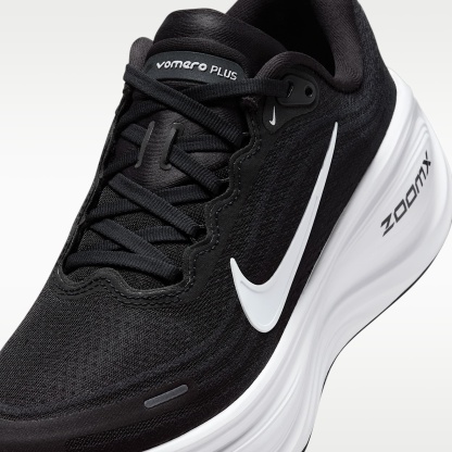 Nike Vomero Plus Straßenlaufschuh (Damen) – Schwarz/Cool Grey/Metallic Dark Grey/Weiß