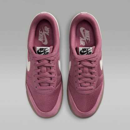 Air Jordan Skyline Low Damenschuh – Desert Berry/Schwarz/Gum Medium Brown/Sail