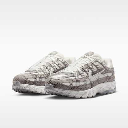 Nike P-6000 SE Schuh (Damen) – Off White/Schwarz/Cool Grey/Metallic Silver