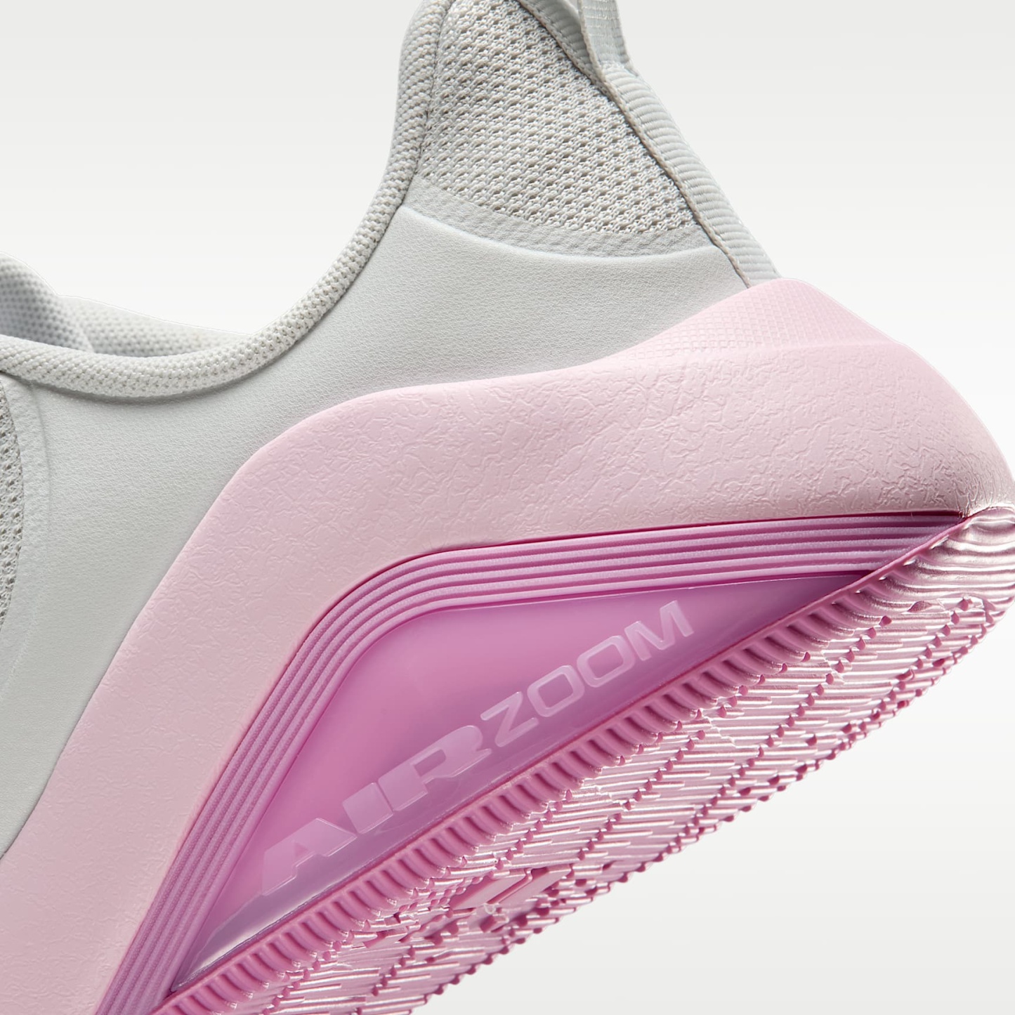 Nike Bella 7 Workout-Schuh (Damen) – Photon Dust/Light Magenta/Pink Foam