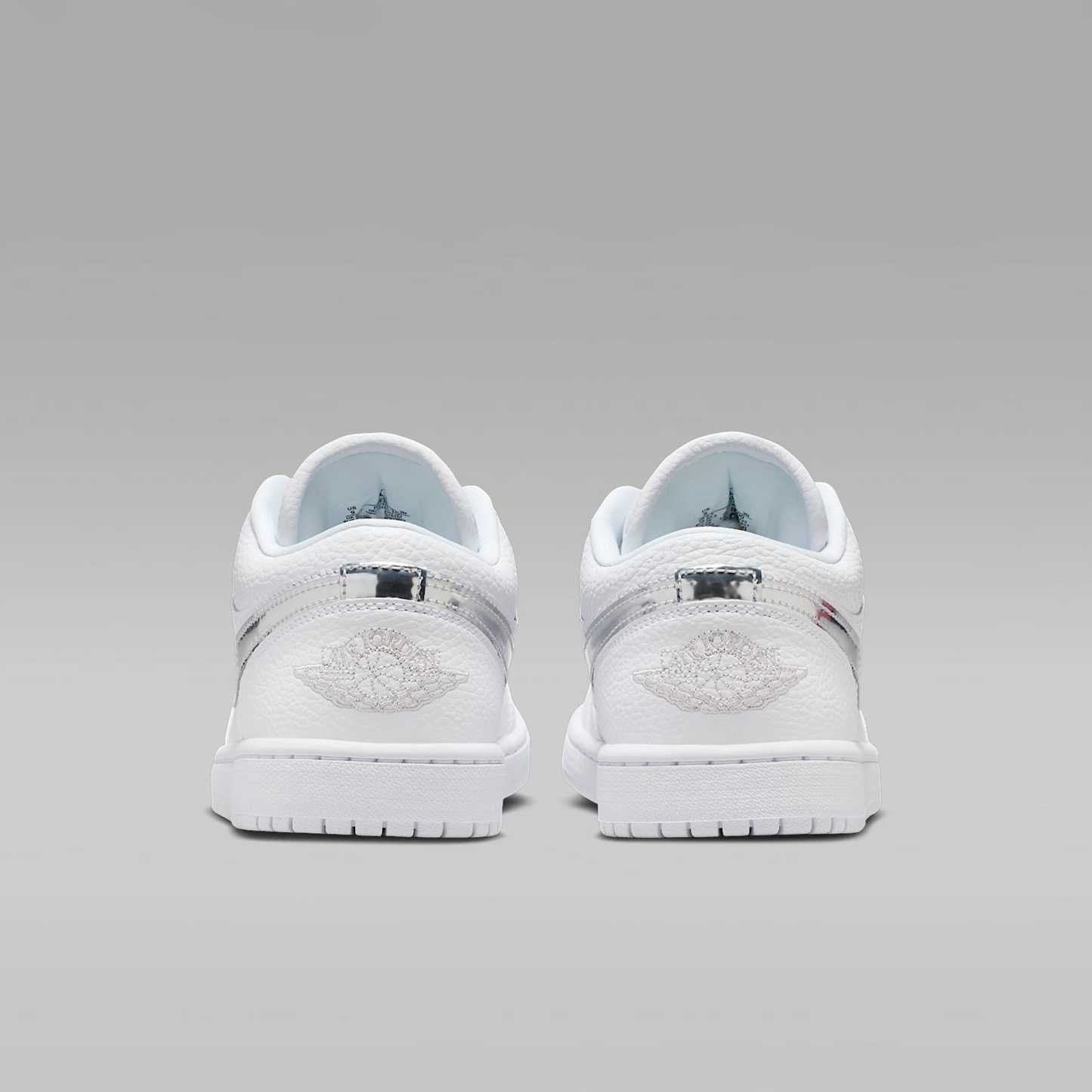 Air Jordan 1 Low SE Damenschuh – Weiß/Weiß/Metallic Silver/Weiß