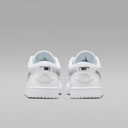 Air Jordan 1 Low SE Damenschuh – Weiß/Weiß/Metallic Silver/Weiß