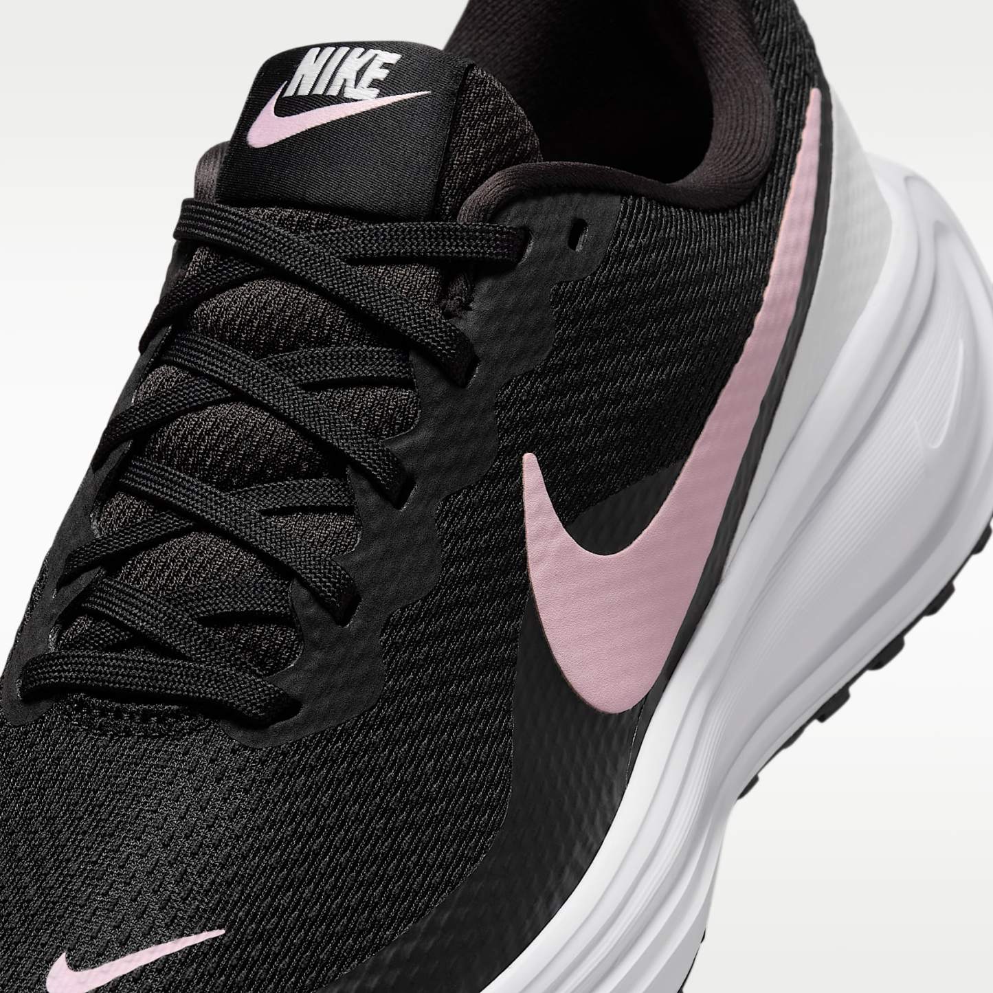 Nike Revolution 8 Straßenlaufschuh (Damen) – Schwarz/Weiß/Anthracite/Pink Foam