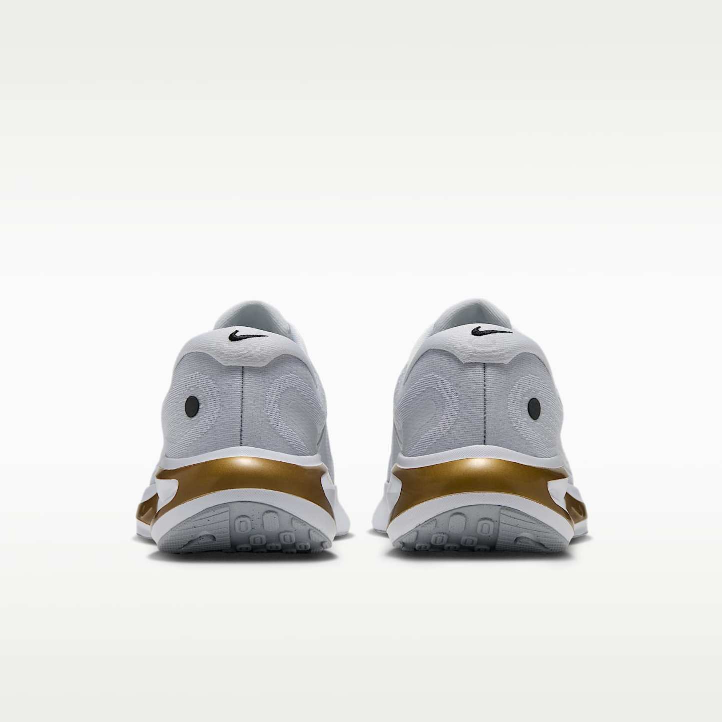Nike Journey Run Straßenlaufschuh für Damen – Pure Platinum/Metallic Gold/Off White/Metallic Silver