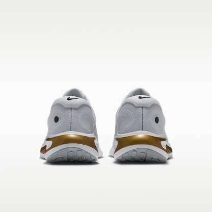 Nike Journey Run Straßenlaufschuh für Damen – Pure Platinum/Metallic Gold/Off White/Metallic Silver