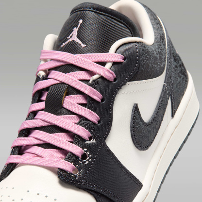 Air Jordan 1 Low SE Damenschuh – Anthracite/Sail/Coconut Milk/Iced Carmine