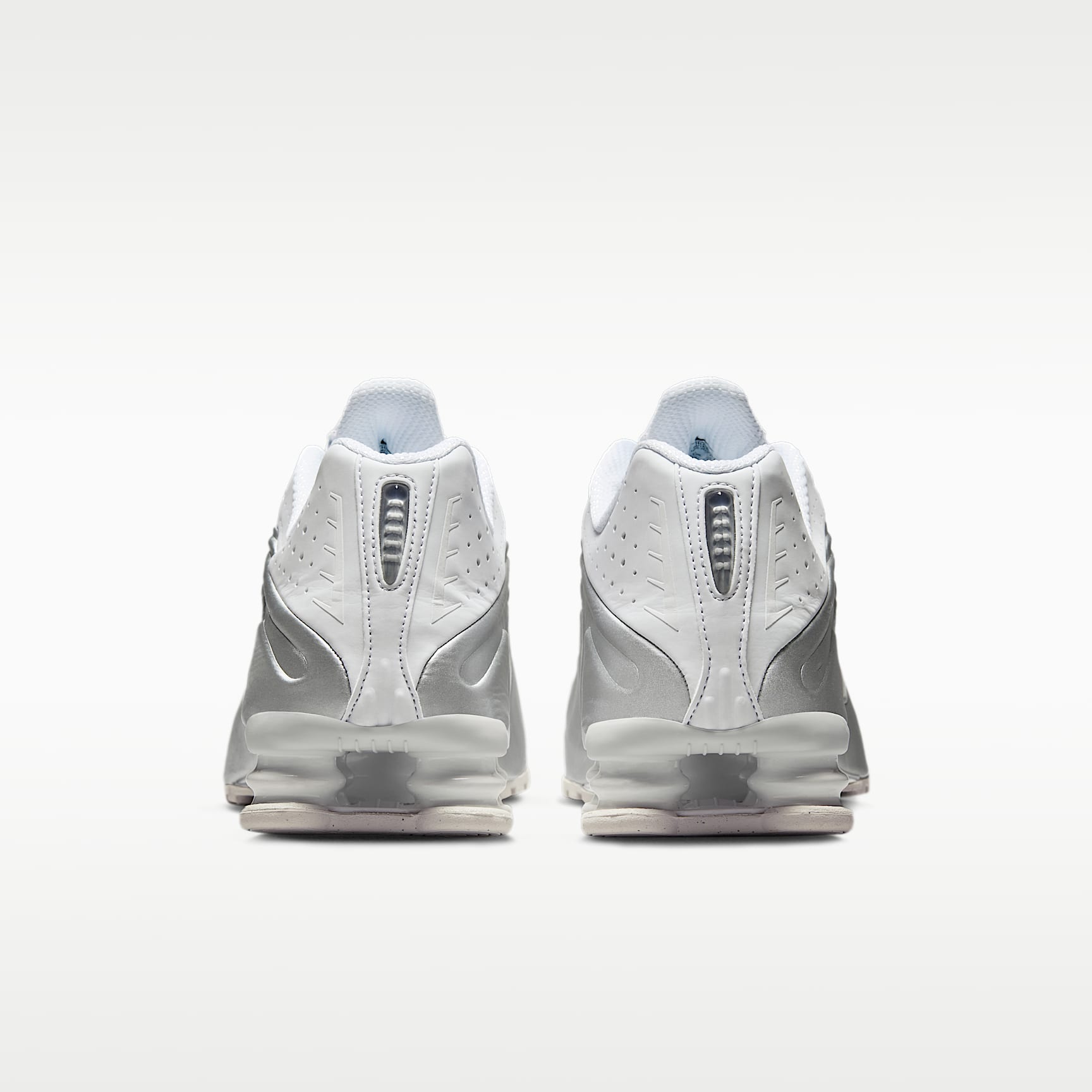 Nike Shox R4 Schuh (Herren) – Weiß/Weiß/Bright Crimson/Metallic Silver