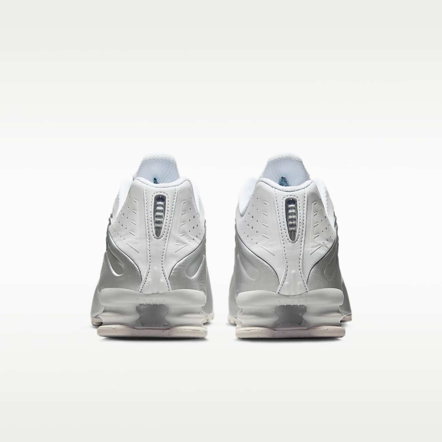 Nike Shox R4 Schuh (Herren) – Weiß/Weiß/Bright Crimson/Metallic Silver