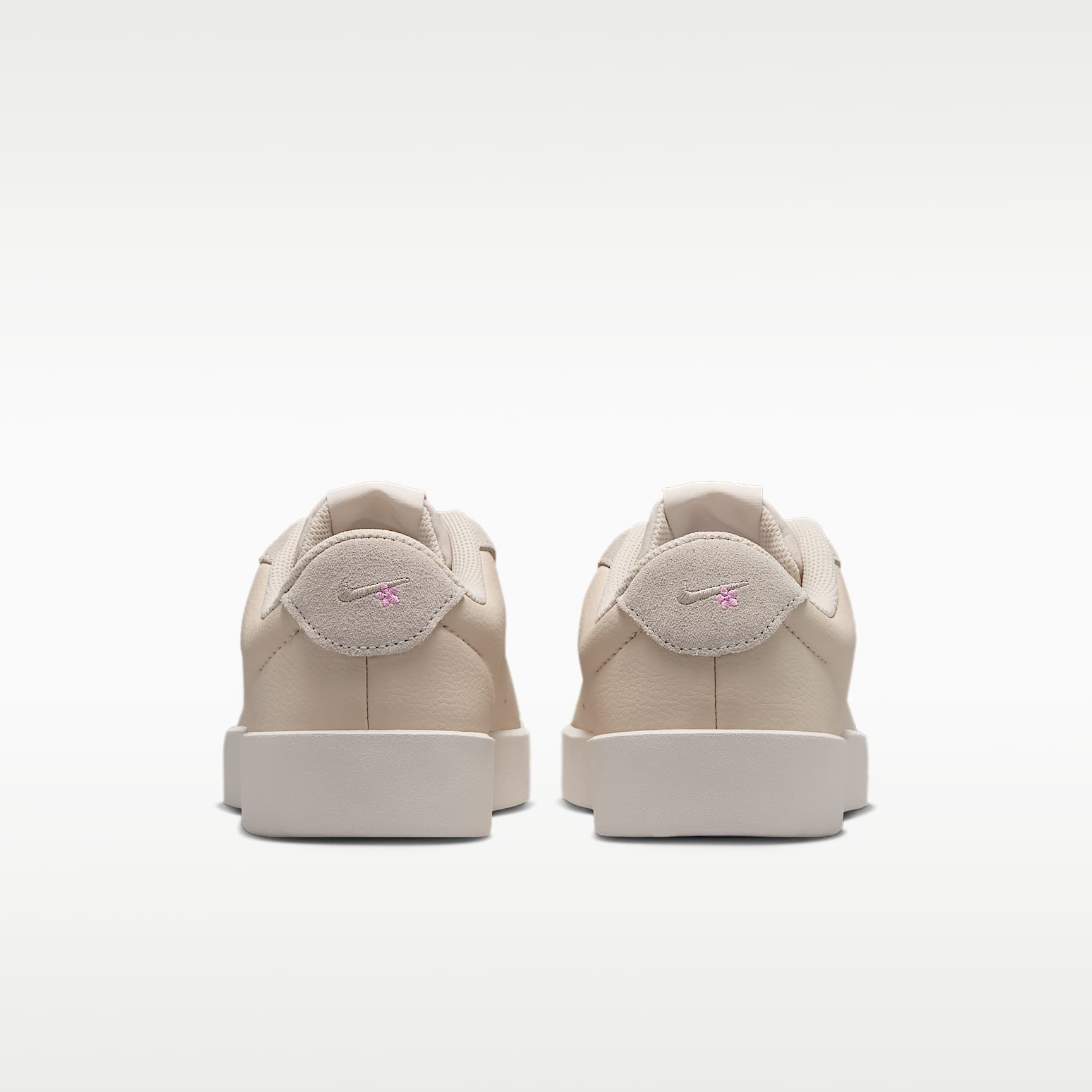 Nike Court Heritage SE "Stitched Floral" Schuh (Damen) – Light Orewood Brown/Phantom/Bleached Lilac/Cream II