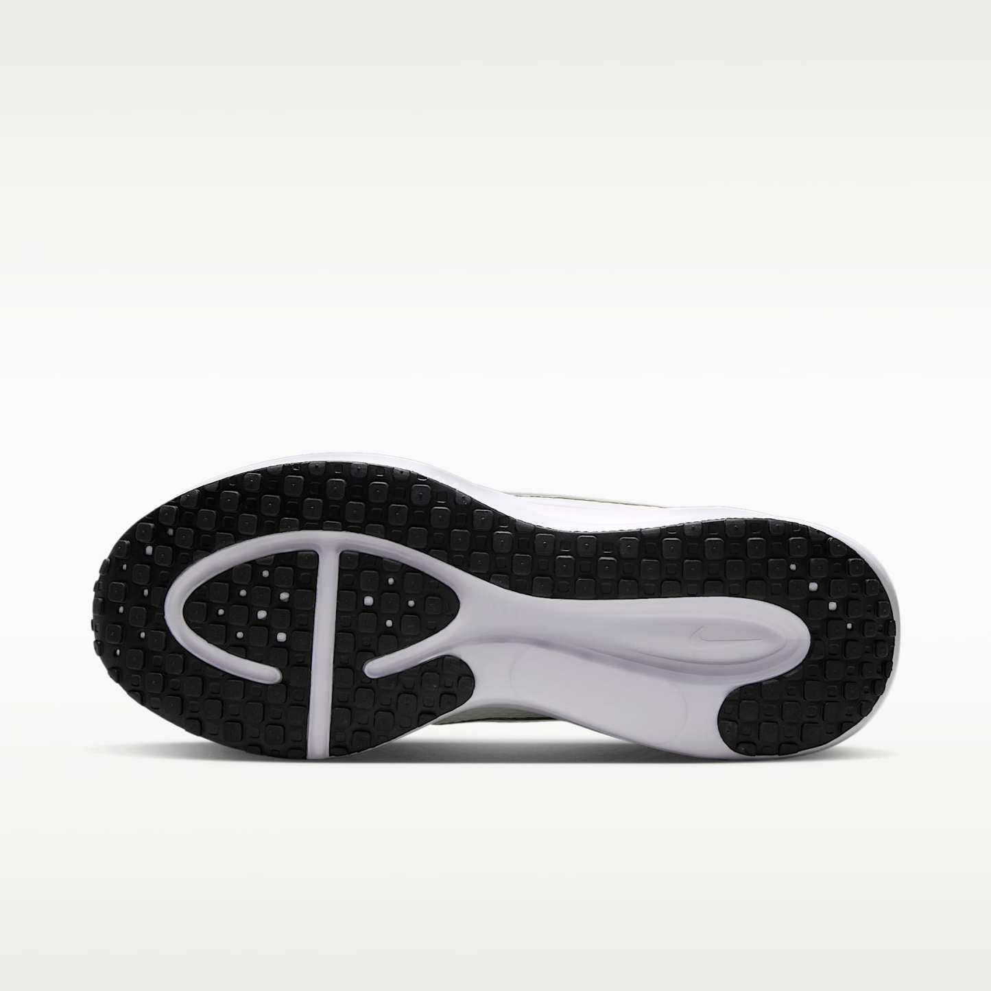 Nike Revolution 8 Straßenlaufschuh (Damen) – Sail/Weiß/Schwarz/Metallic Silver