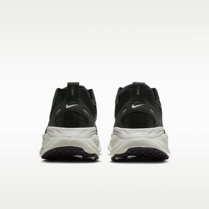 Nike Vomero 18 Straßenlaufschuh (Herren) – Schwarz/Coconut Milk/Light Iron Ore/Summit White