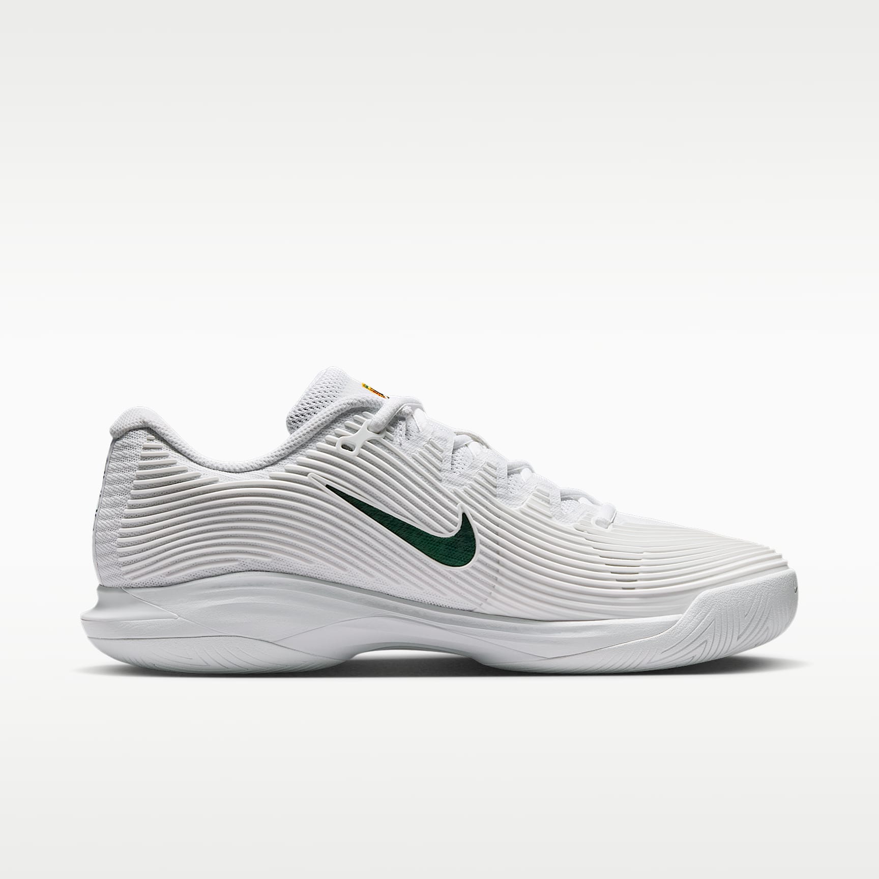 Nike Zoom Vapor 12 PRM Tennisschuh für Hartplätze (Damen) – Weiß/University Gold/University Red/Gorge Green